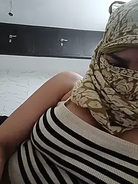 Stripchat Live Sex Cam of baddy8008