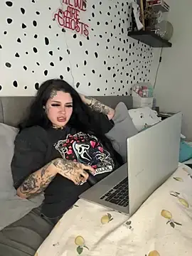 Stripchat Sex Cam of tempzzz12