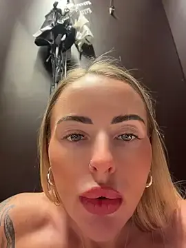 Stripchat Sex Cam of EmaSalis