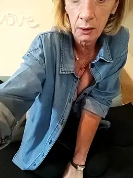 Stripchat Live Sex Cam of tatianasexymilf
