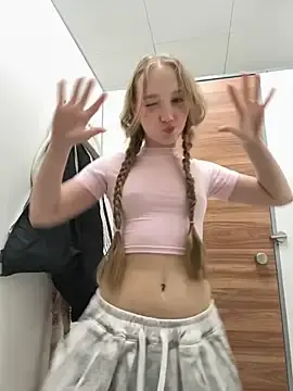 Stripchat Free Porn Cam of bambi_lu
