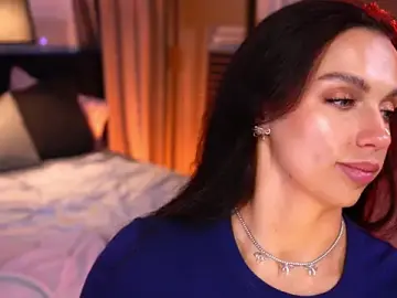 Stripchat Sex Cam of LunaNight