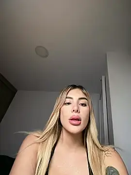 Stripchat Adult Video Chat of mi_suk11