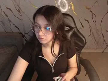Stripchat Free Porn Cam of HoneyDoll_tf