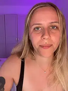 Stripchat Watch Live Sex Cams of lunawolf21