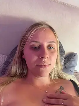 Stripchat Nude Webcam of lunawolf21