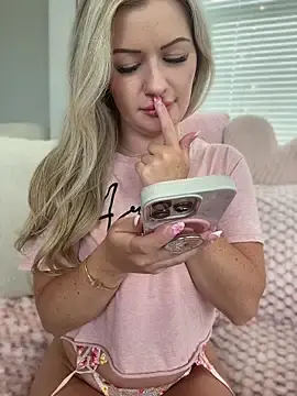 Stripchat Sex Chat of LoveShae_