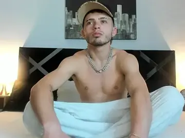 Stripchat Free Live Porn of Zeus_damian21