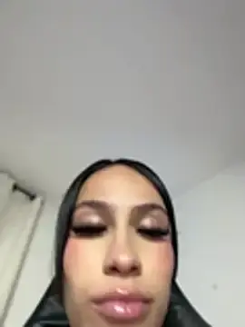 Stripchat Free Porn Cam of Miaa_love6969