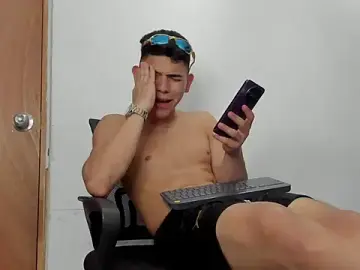 Stripchat Watch Live Sex Cams of andrew_rose_