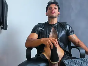 Stripchat Live Sex Cam of JuanBlade
