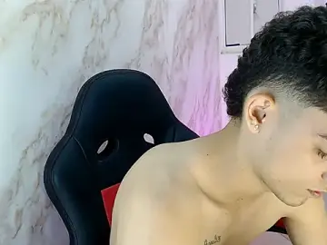 Stripchat Free Live Porn of nathan_shimmer