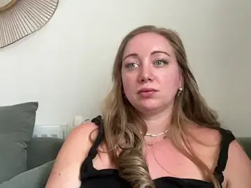 Stripchat Sex Cam of arielsweetieee