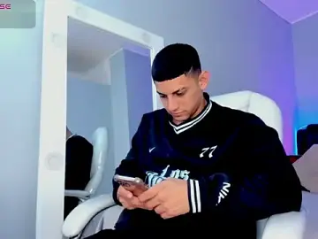 Stripchat Watch Live Sex Cams of Alex_cute77