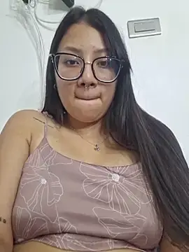 Stripchat Live Sex Cam of Isax_red