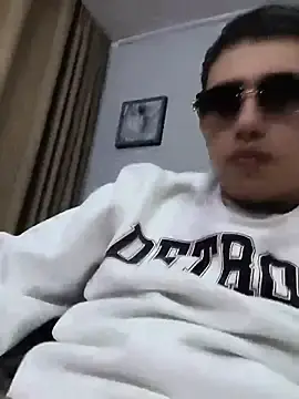 Stripchat Live Sex Cam of Thiagoo_Vega