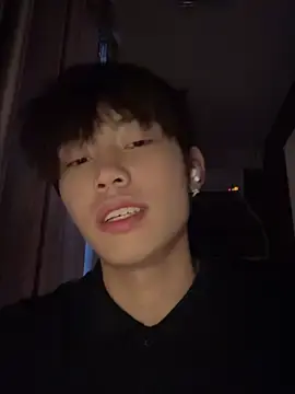 Stripchat Live Sex Cam of Ethan7063
