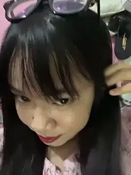 Stripchat Sex Cam of Leeeeiu