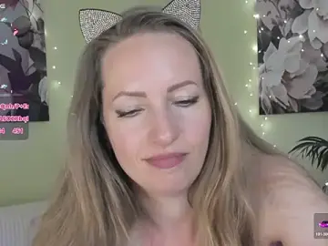 Stripchat Live Sex Cam of Queenymel