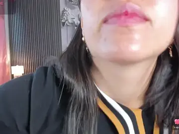 Stripchat Sex Cam of Cherrybombs_