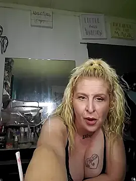 Stripchat Free Live Porn of NutNmyGUTdaddy