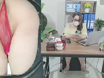 Stripchat Live Sex Cam of Lisa-sqiurt
