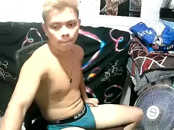 Stripchat Nude Webcam of Theboy_cummerx69