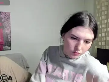 Stripchat Free Live Porn of Kira_Devi