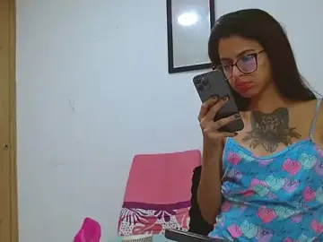 Stripchat Sex Cam of Emily_Lopera