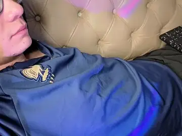 Stripchat Sex Cam of davoxer