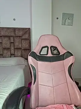 Stripchat Live Sex Cam of heyshaa