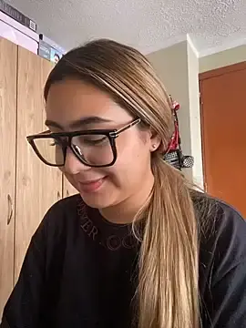 Stripchat Adult Webcam of Miabonnett_