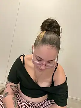 Stripchat Live Sex Cam of Mamachulita