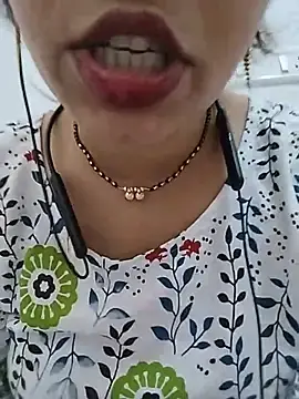 Stripchat Sex Cam of KAJALBHABHI_