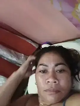 Stripchat Free Live Porn of SweetChubbyMommy_02