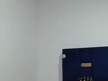 Stripchat Sex Cam of PinkLuna_LolaBloom