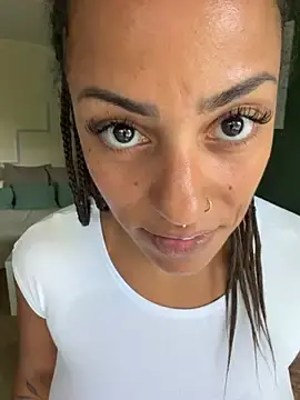 Stripchat Watch Live Sex Cams of SweetPetiteNoir