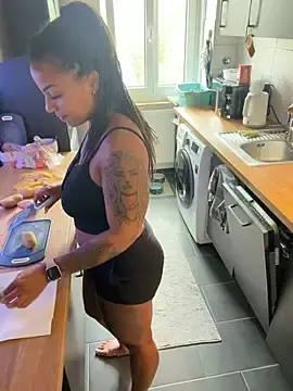Stripchat Live Sex of SweetPetiteNoir