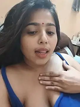 Stripchat Sex Cam of Cute-Simmi69