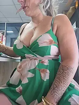 Stripchat Adult Webcam of Micorazonheolmiangel23