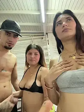 Stripchat Sex Cam of royalgirls_x