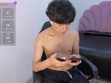 Stripchat Free Porn Cam of alan_twink12