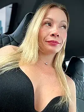 Stripchat Free Porn Cam of LavenderHot