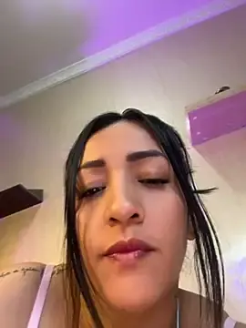 Stripchat Free Porn Cam of kendall_flower