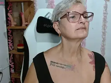 Stripchat Free Live Porn of bety-cum2
