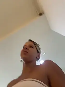 Stripchat Live Porn of LikaCat