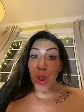 Stripchat Live Sex Cam of LittleMissEeve