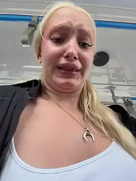 Stripchat Live Porn of Elfi_InPublic