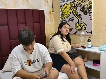 Stripchat Live Sex Cam of ParejaCurvy20