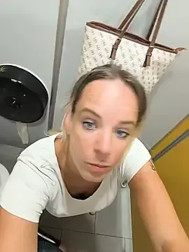 Stripchat Sex Chat of SexyMilf_1987